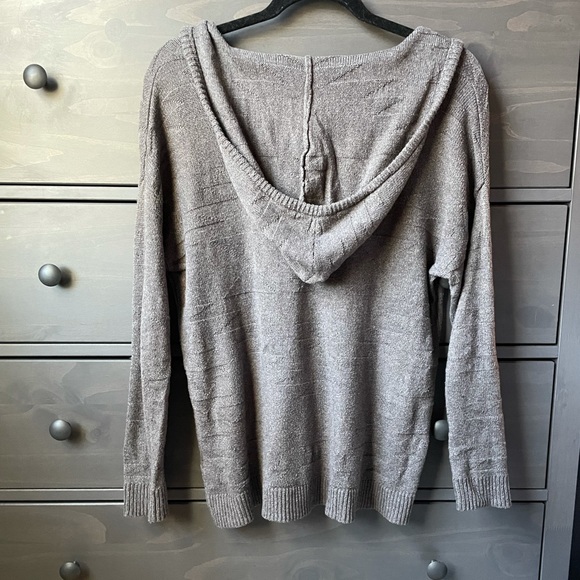 Hooded Sweater - Picture 2 of 6